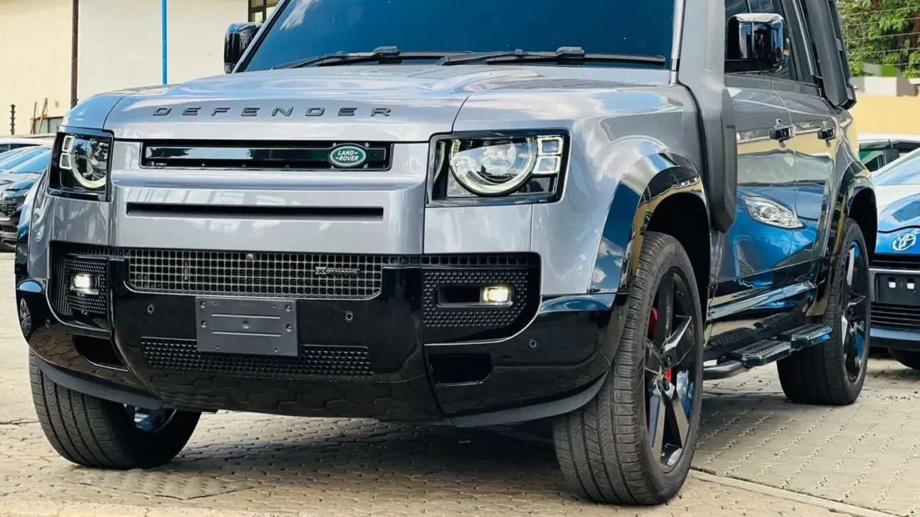 2023 Land Rover Defender 110 – 3.0L Diesel | 7-Seater, Grade 5 Condition