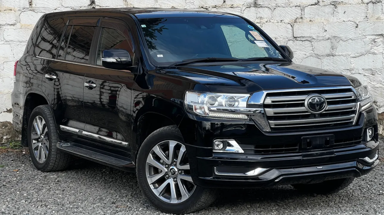 2018 Toyota Land Cruiser ZX – Ultimate Luxury & Power