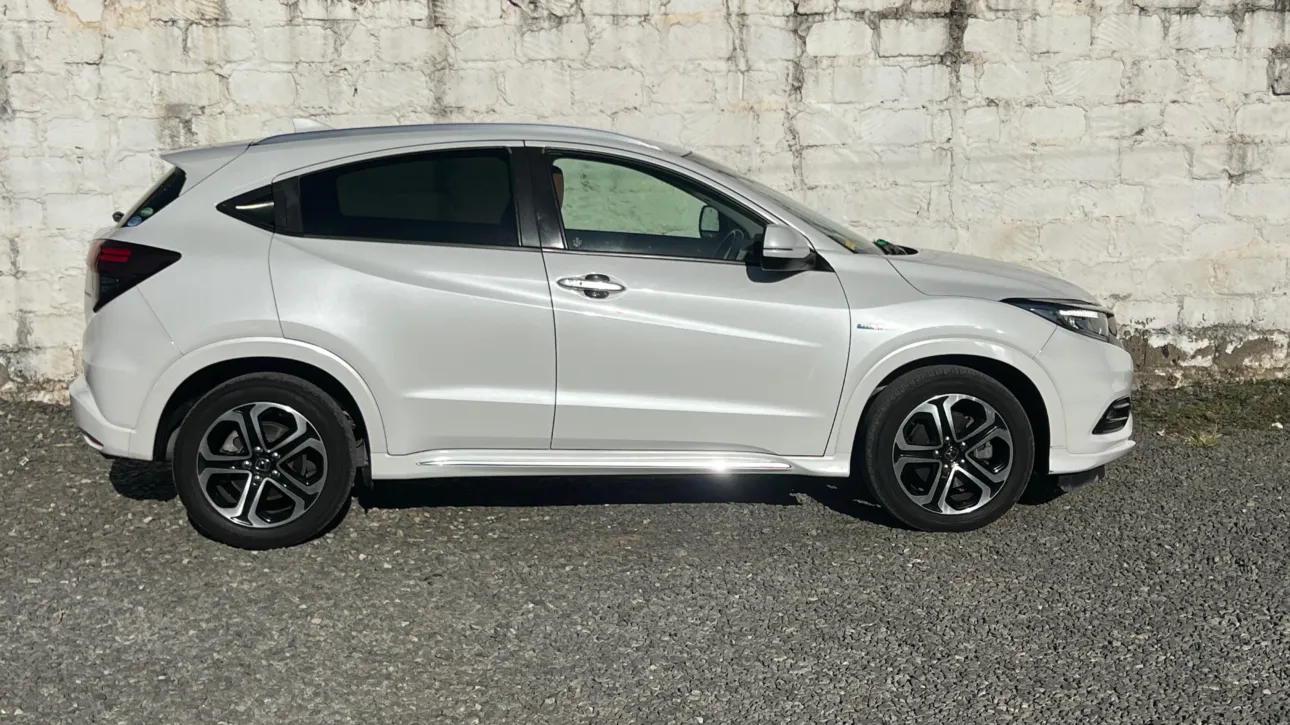 2018 Honda Vezel Hybrid – Efficient, Stylish & Reliable